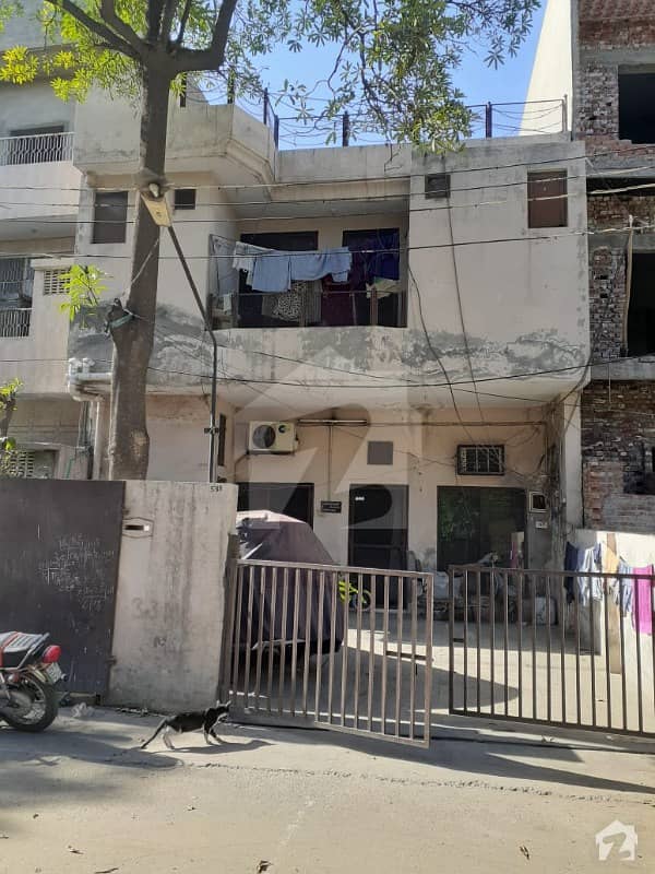 شادباغ لاہور میں 7 کمروں کا 6 مرلہ مکان 2.5 کروڑ میں برائے فروخت۔