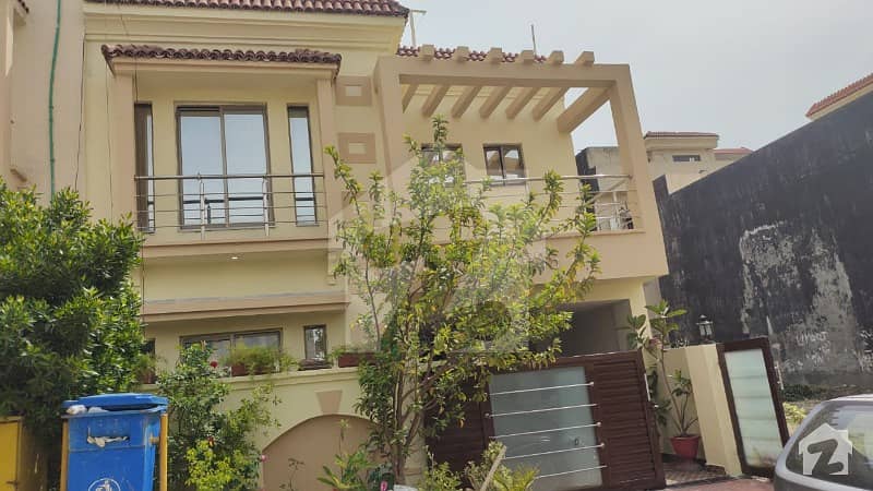 Bahria Safari Valley Phase 8 Rafi Block 5marla Brand New House Available Height Location