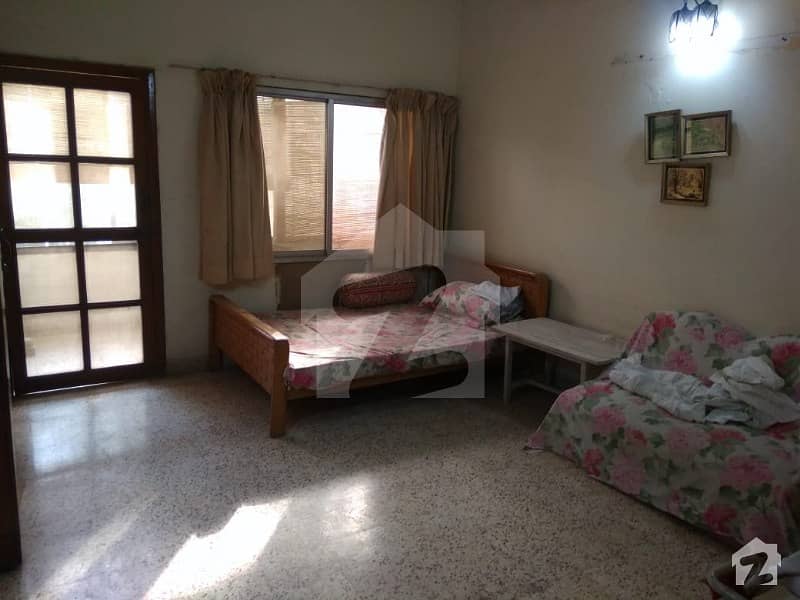 فریرے ٹاؤن کراچی میں 3 کمروں کا 9 مرلہ فلیٹ 3.5 کروڑ میں برائے فروخت۔
