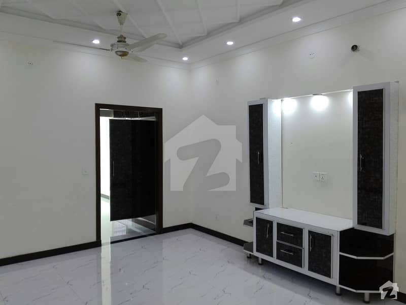 Ideally Located House Of 1 Kanal Is Available For Sale In Lahore