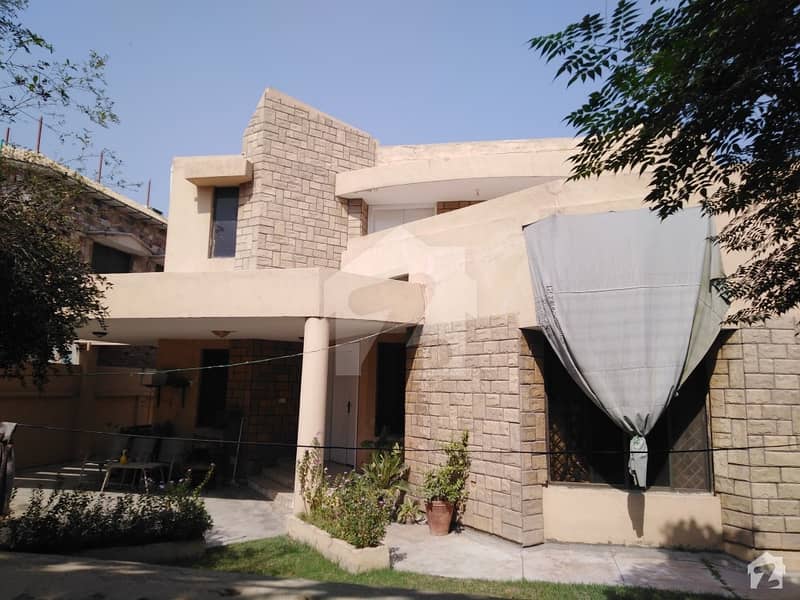 شامی روڈ پشاور میں 5 کمروں کا 1 کنال مکان 6.5 کروڑ میں برائے فروخت۔