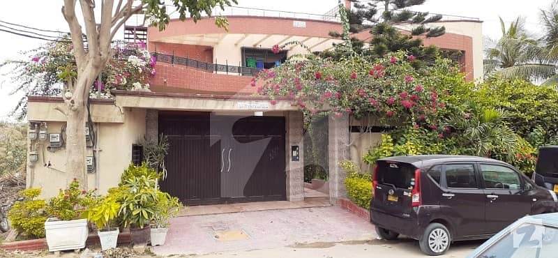 سکیم 33 کراچی میں 8 کمروں کا 2 کنال مکان 9.75 کروڑ میں برائے فروخت۔