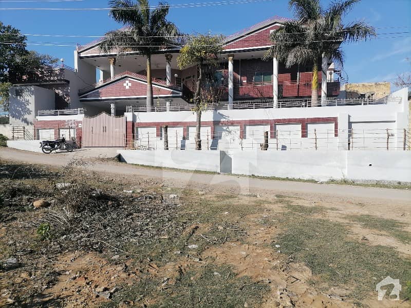 1.5 Kanal Double Storey. . D4 Football Chowk House For Sale