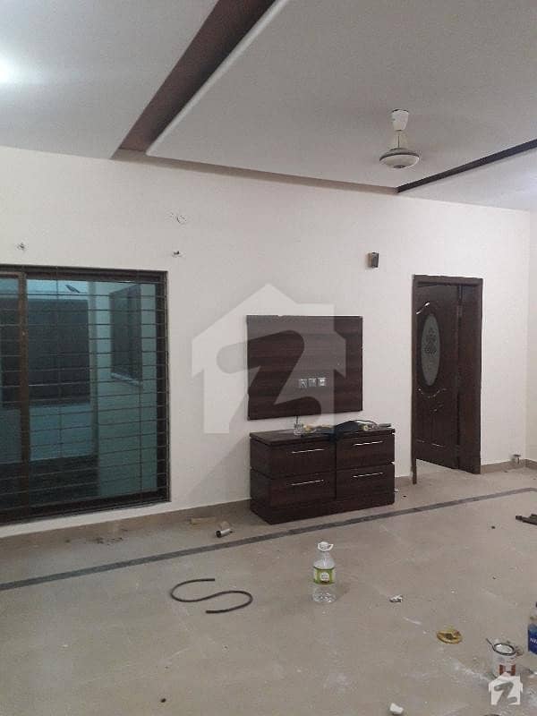 Centrally Located Upper Portion Available In Wapda Town For Rent