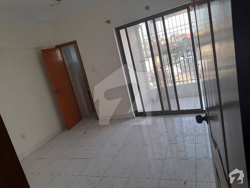 Flat In Dha Defence Sized 950  Square Feet Is Available