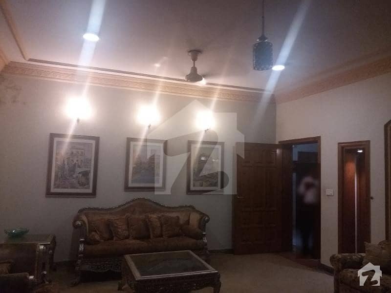 گلبرگ لاہور میں 5 کمروں کا 2 کنال مکان 16.5 کروڑ میں برائے فروخت۔