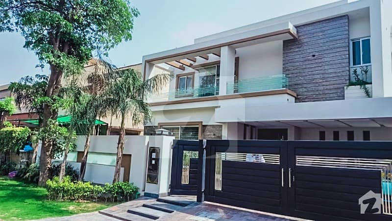1 Kanal Hot Location House 5 Bed Double Unit