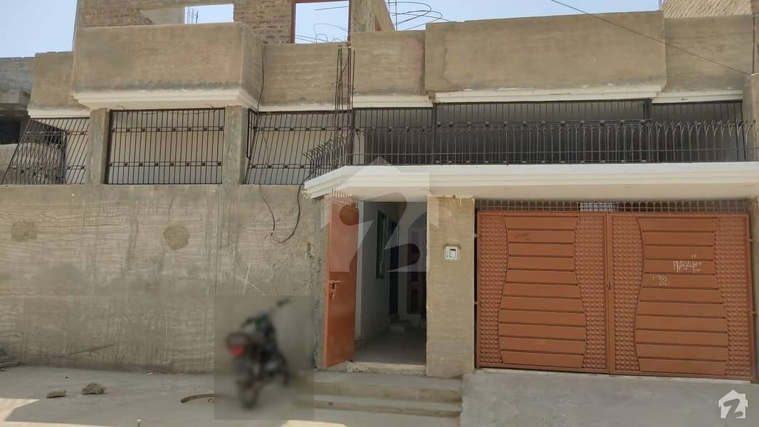 قادر ایونیو حیدرآباد بائی پاس حیدر آباد میں 4 کمروں کا 10 مرلہ مکان 2.1 کروڑ میں برائے فروخت۔