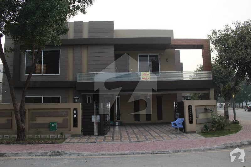 17 Marla House Available In Jinnah Block