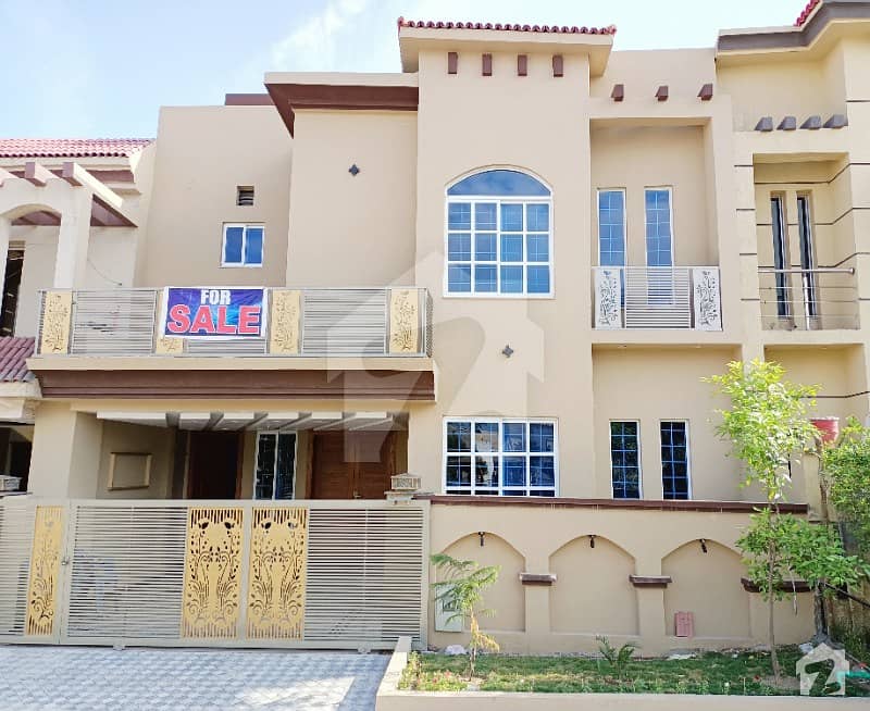 7 Marla Brand New Luxury Park Face House For Sale