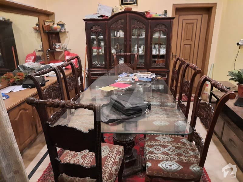 سوساں روڈ فیصل آباد میں 5 کمروں کا 3 مرلہ مکان 2.5 کروڑ میں برائے فروخت۔