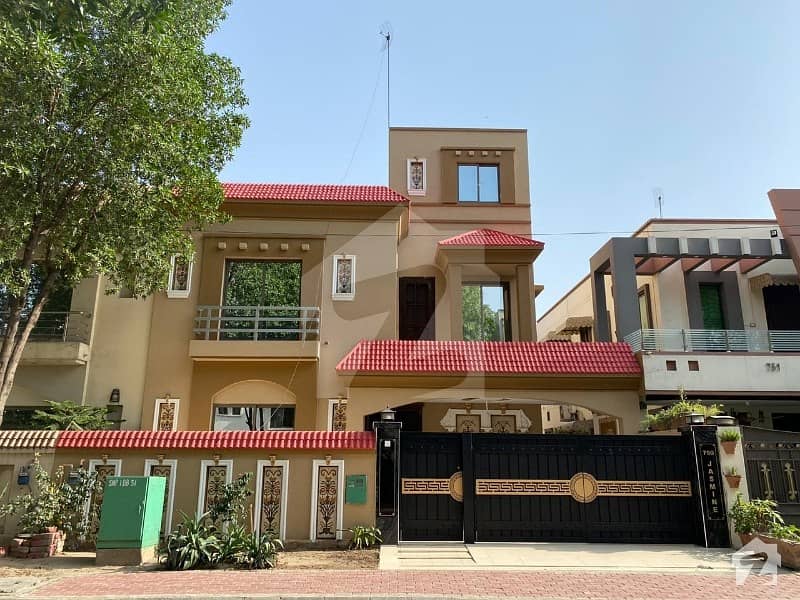 10 Marla Slightly Used House Available For Sale In Sector, C