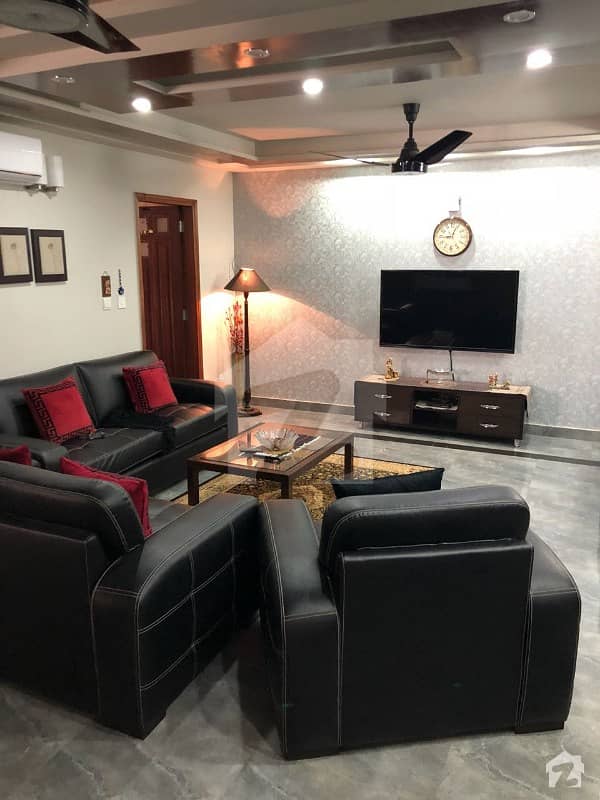 رئیل کاٹیجز لاہور میں 2 کمروں کا 7 مرلہ فلیٹ 1.85 کروڑ میں برائے فروخت۔