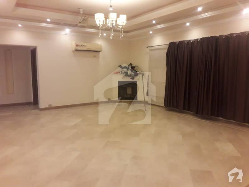 Prime Location Kanal House With 3 Bed For Rent In Phase 4 Block Hh