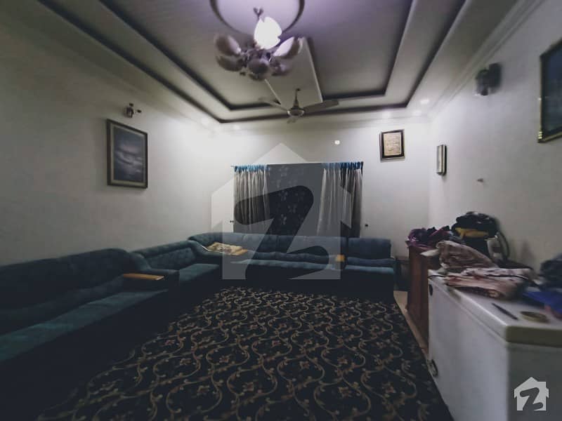 کینال ایکسپریس فیصل آباد میں 4 کمروں کا 10 مرلہ مکان 2.1 کروڑ میں برائے فروخت۔