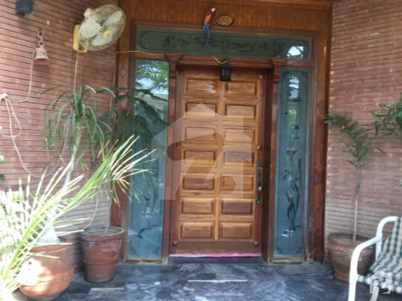 1 Kanal Well Maintained House In Wapda Town For Sale