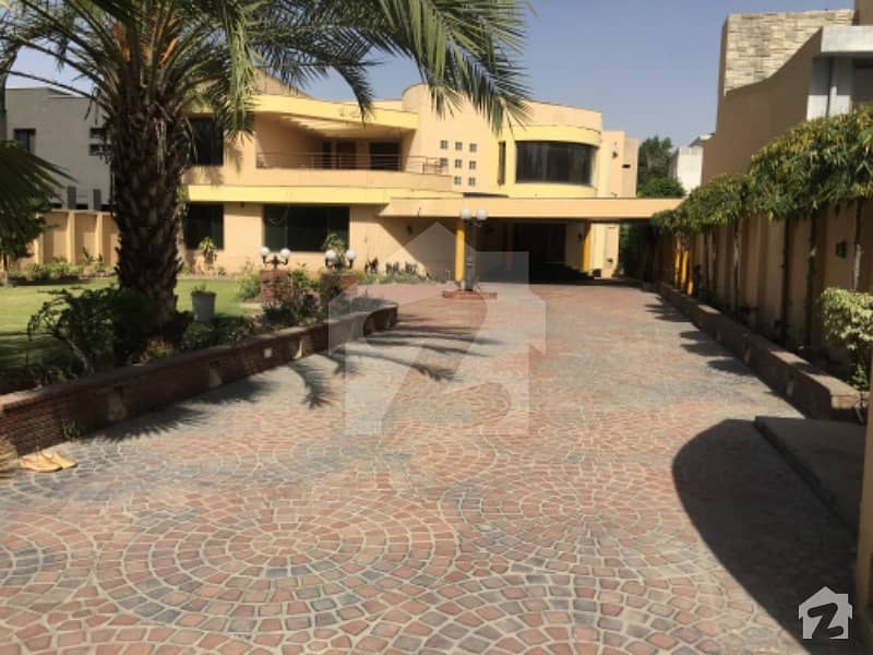 3 Kanal Beautiful Villa With Basement In Model Town For Rent