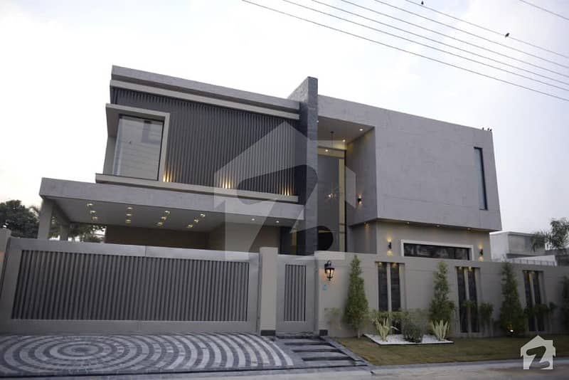 1.05 Kanal Brand New Designers House In Model Town For Sale