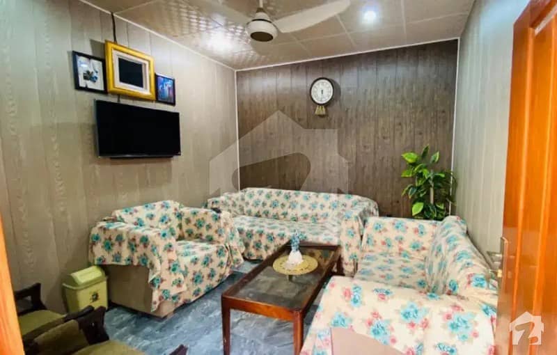 نصر اللہ خان ٹاؤن فیصل آباد میں 3 کمروں کا 3 مرلہ مکان 64 لاکھ میں برائے فروخت۔