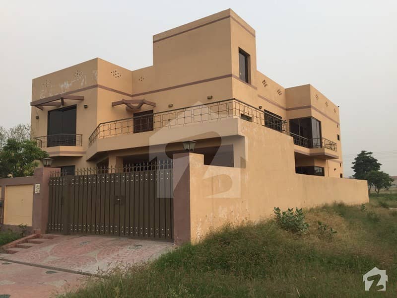 One Kanal Spacious House Available For Rent