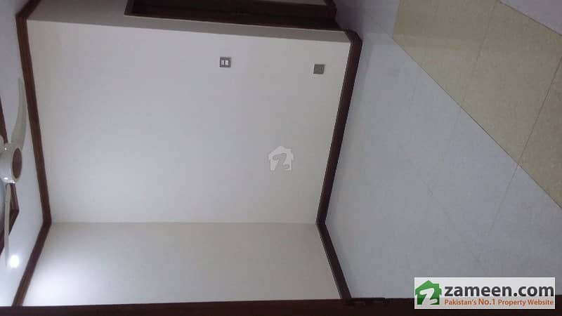 G-11/3 Flat AII Din Tower Main Double Road 3-Bed 3 Bath 2000 sq-ft