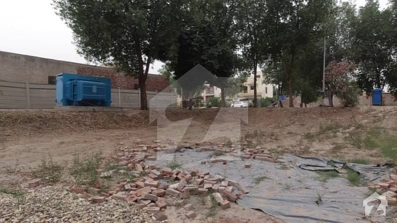 10 Marla Near to park plot for Sale in Bahria Town Lahore