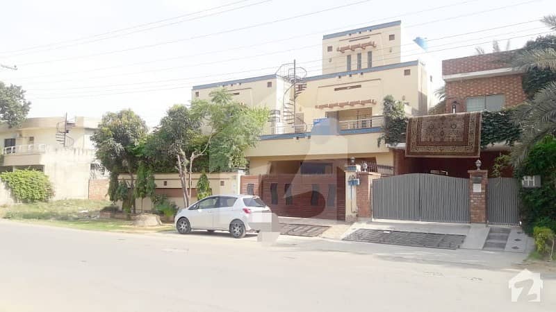Owner Build 1 Kanal  Is Available For Sale In Wapda Town  Fully Tile Flooring 60 Feet Road G  Easy Approach
