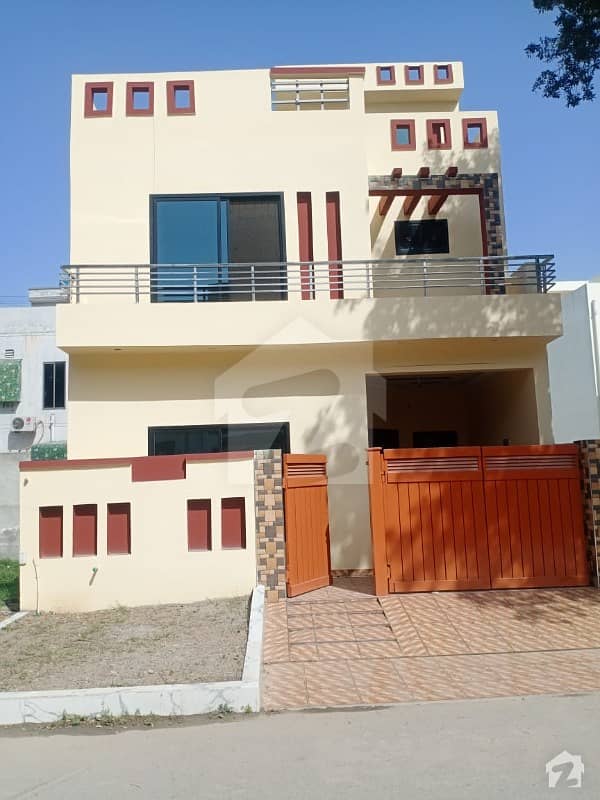 1125  Square Feet House Is Available For Sale In Canal View Road