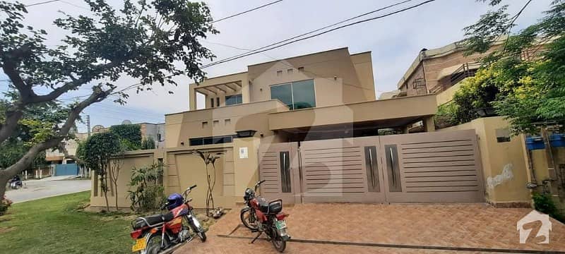 Syed Brothers Kanal  Slightly Used Well maintained bungalow For Sale