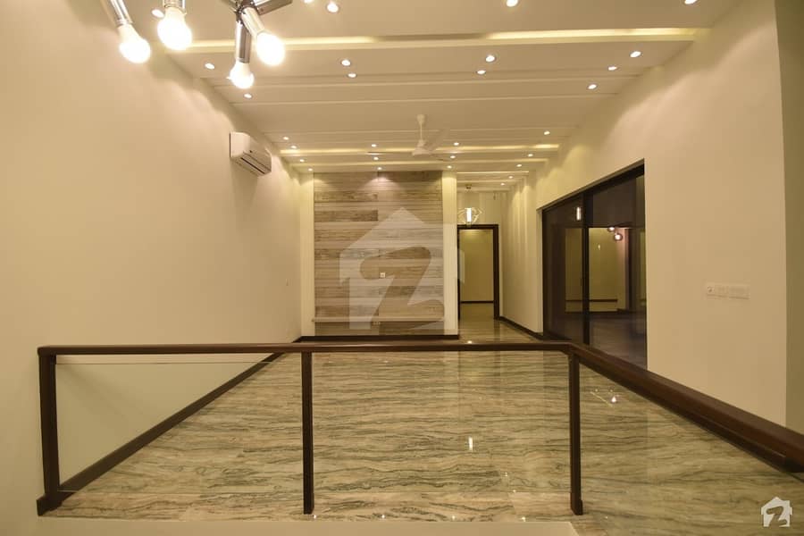 کینٹ لاہور میں 5 کمروں کا 1 کنال مکان 7.1 کروڑ میں برائے فروخت۔
