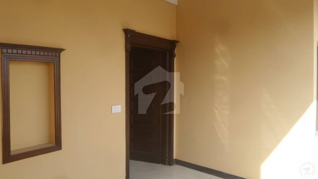 In E-11 900 Square Feet Flat For Rent