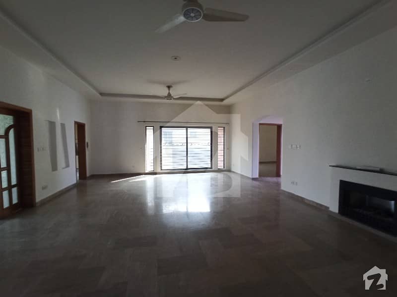 ویلینشیاء ۔ بلاک بی ویلینشیاء ہاؤسنگ سوسائٹی لاہور میں 6 کمروں کا 2 کنال مکان 7.5 کروڑ میں برائے فروخت۔