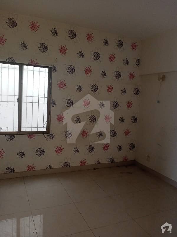 A 750  Square Feet Flat In Karachi Is On The Market For Rent
