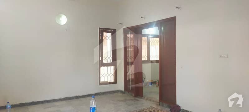 باتھ آئی لینڈ کراچی میں 4 کمروں کا 10 مرلہ مکان 1.5 لاکھ میں کرایہ پر دستیاب ہے۔
