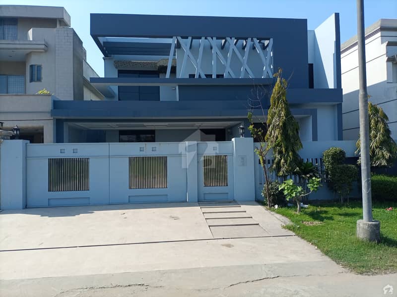 1 Kanal House available for sale in DC Colony if you hurry