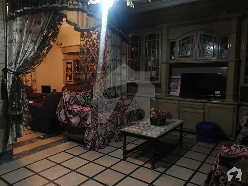 نیو مسلم ٹاؤن لاہور میں 5 کمروں کا 2 کنال مکان 12 کروڑ میں برائے فروخت۔
