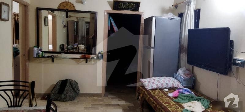 یونیورسٹی روڈ کراچی میں 2 کمروں کا 4 مرلہ فلیٹ 80 لاکھ میں برائے فروخت۔
