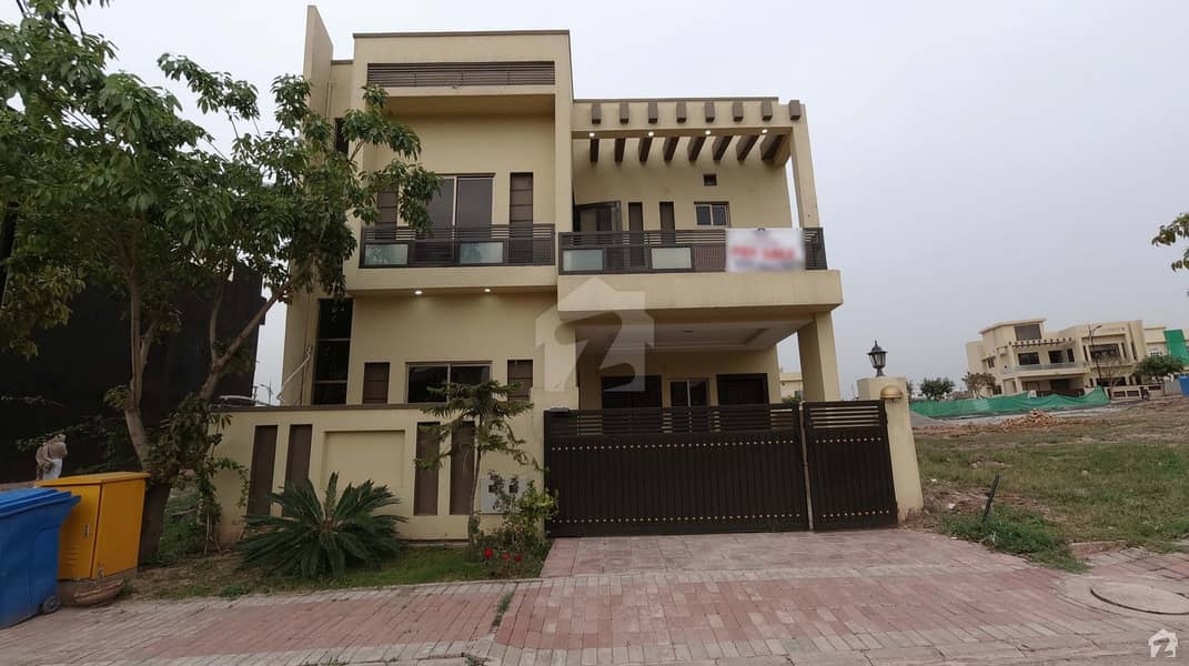 Sector N 9 Marla Park Face House For Sale