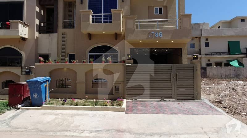 Bahria town phase 8 safari valley Ali block 5 Marla house available