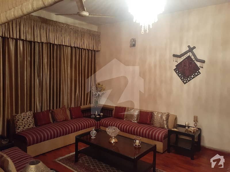 اقبال پارک کینٹ کینٹ لاہور میں 3 کمروں کا 6 مرلہ مکان 1.6 کروڑ میں برائے فروخت۔