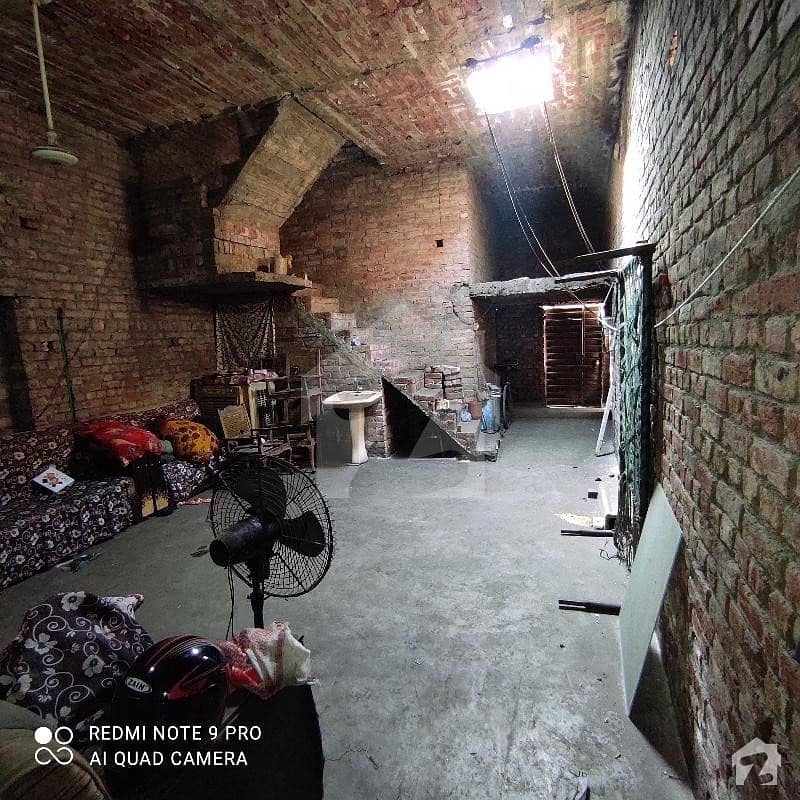شالیمار ٹاؤن لاہور میں 1 کمرے کا 4 مرلہ مکان 10 ہزار میں کرایہ پر دستیاب ہے۔