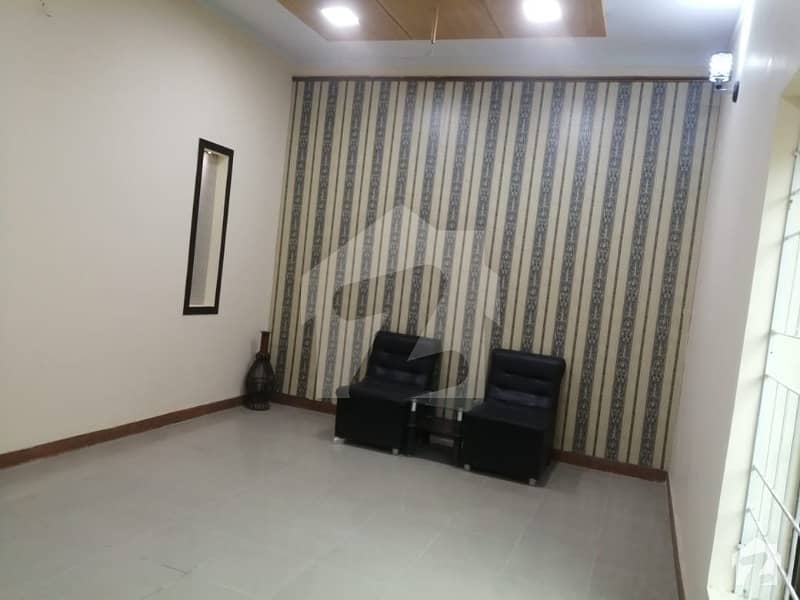 عبداللہ گارڈن فیصل آباد میں 5 کمروں کا 18 مرلہ مکان 6.5 کروڑ میں برائے فروخت۔