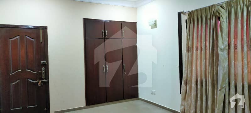 ڈی ایچ اے فیز 6 ڈی ایچ اے کراچی میں 3 کمروں کا 18 مرلہ مکان 6.5 کروڑ میں برائے فروخت۔