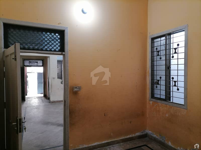 سوئی گیس روڈ گوجرانوالہ میں 3 کمروں کا 4 مرلہ مکان 18 ہزار میں کرایہ پر دستیاب ہے۔
