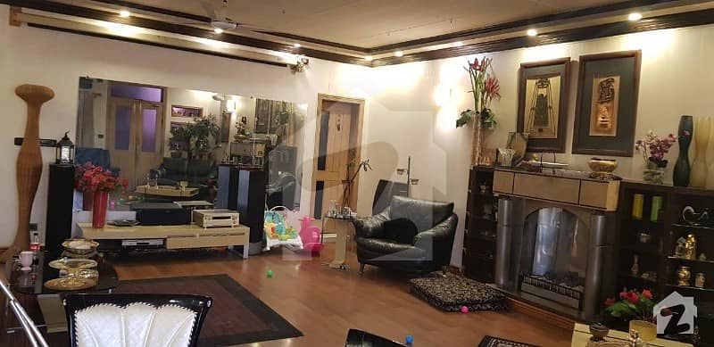 گارڈن ٹاؤن لاہور میں 8 کمروں کا 2.3 کنال مکان 14 کروڑ میں برائے فروخت۔
