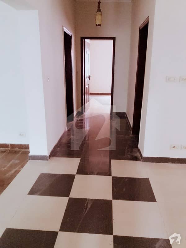 10 Marla 3 Bedrooms House Is Available For Sale In Askari 11 Lahore