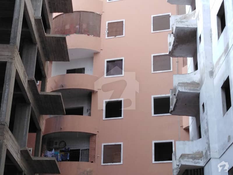 جامشورو روڈ حیدر آباد میں 2 کمروں کا 4 مرلہ فلیٹ 25 لاکھ میں برائے فروخت۔