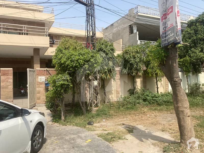 1 Kanal Commercial Building For In West Wood Raiwind  Road Thoker