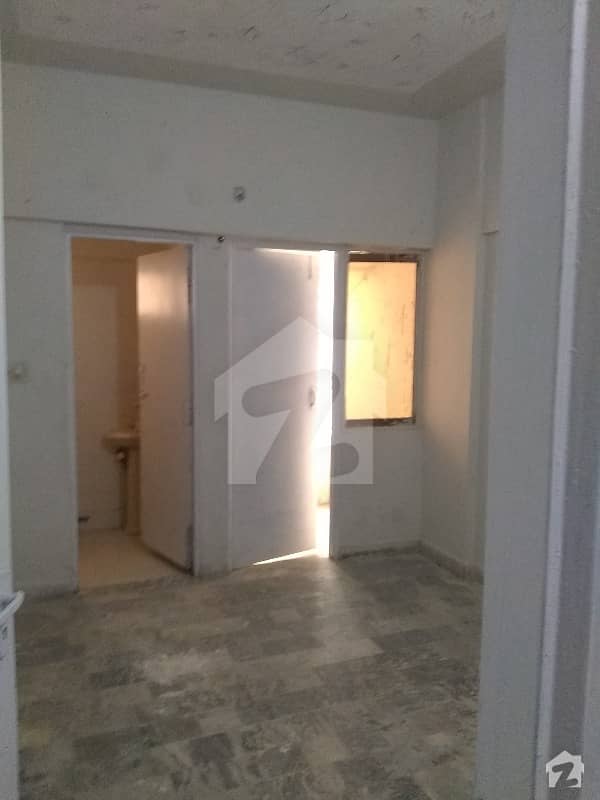 In Gulistan-E-Jauhar Flat Sized 350  Square Feet For Rent