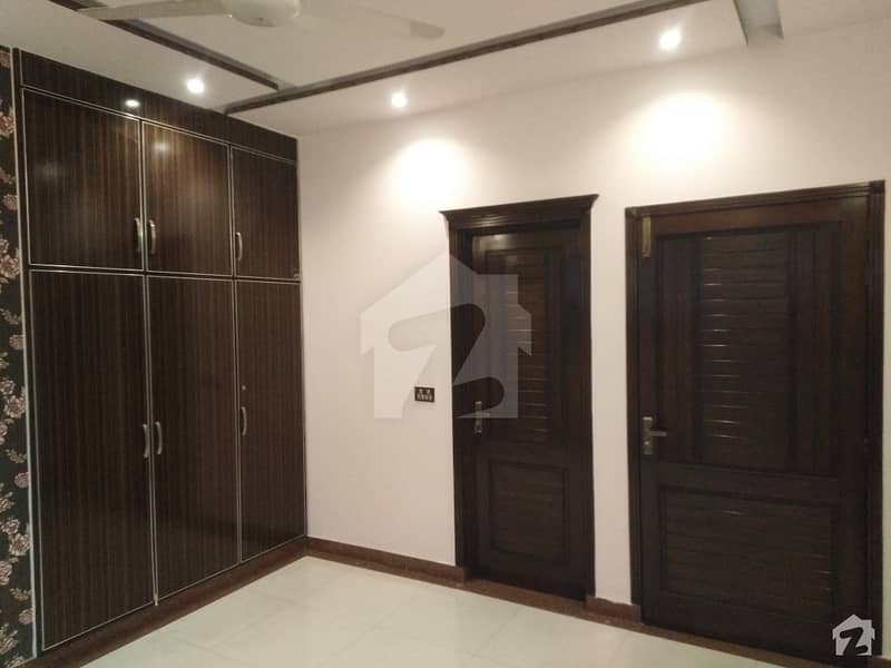 ریونیو سوسائٹی - بلاک بی ریوینیو سوسائٹی لاہور میں 5 کمروں کا 11 مرلہ مکان 2.7 کروڑ میں برائے فروخت۔